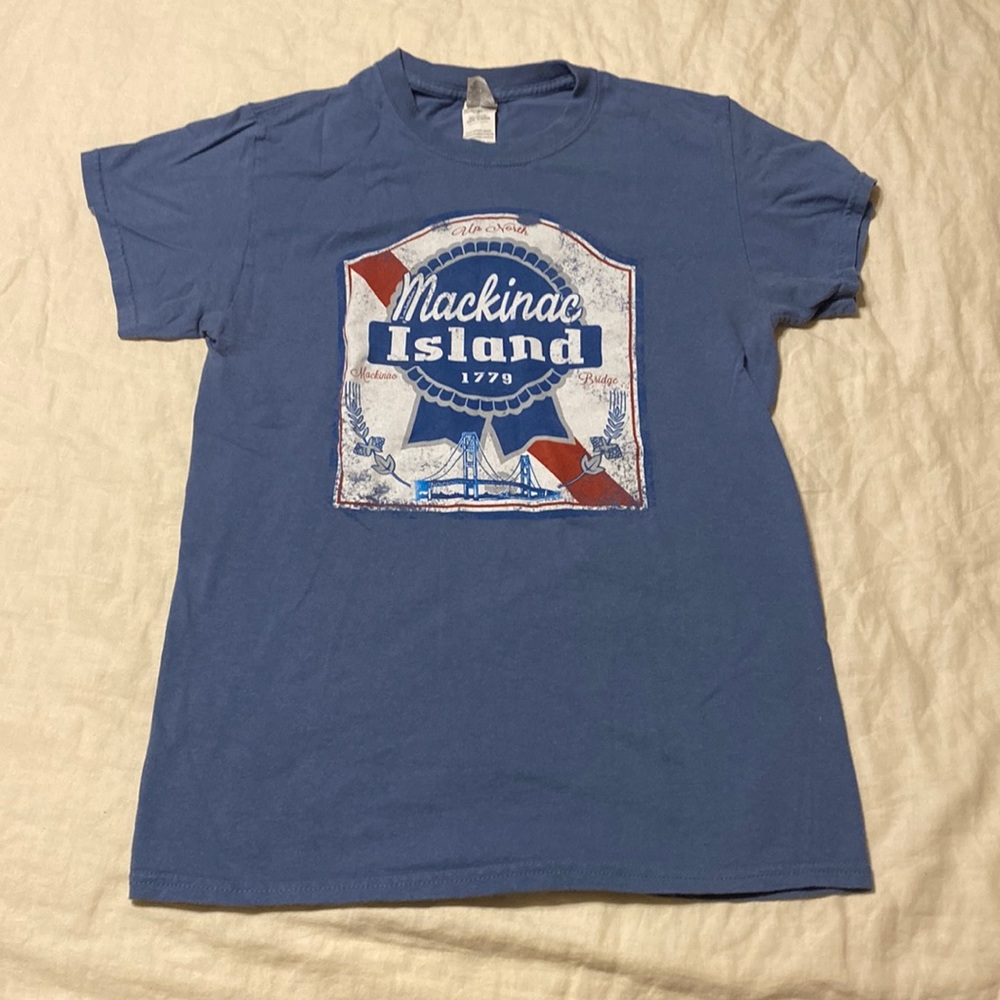 Like new Mackinac Island Pabst Blue Ribbon themed t-shirt